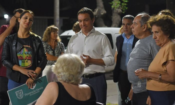 Florencio Varela - Avanzó la instalación de luminarias LED en barrio Centro